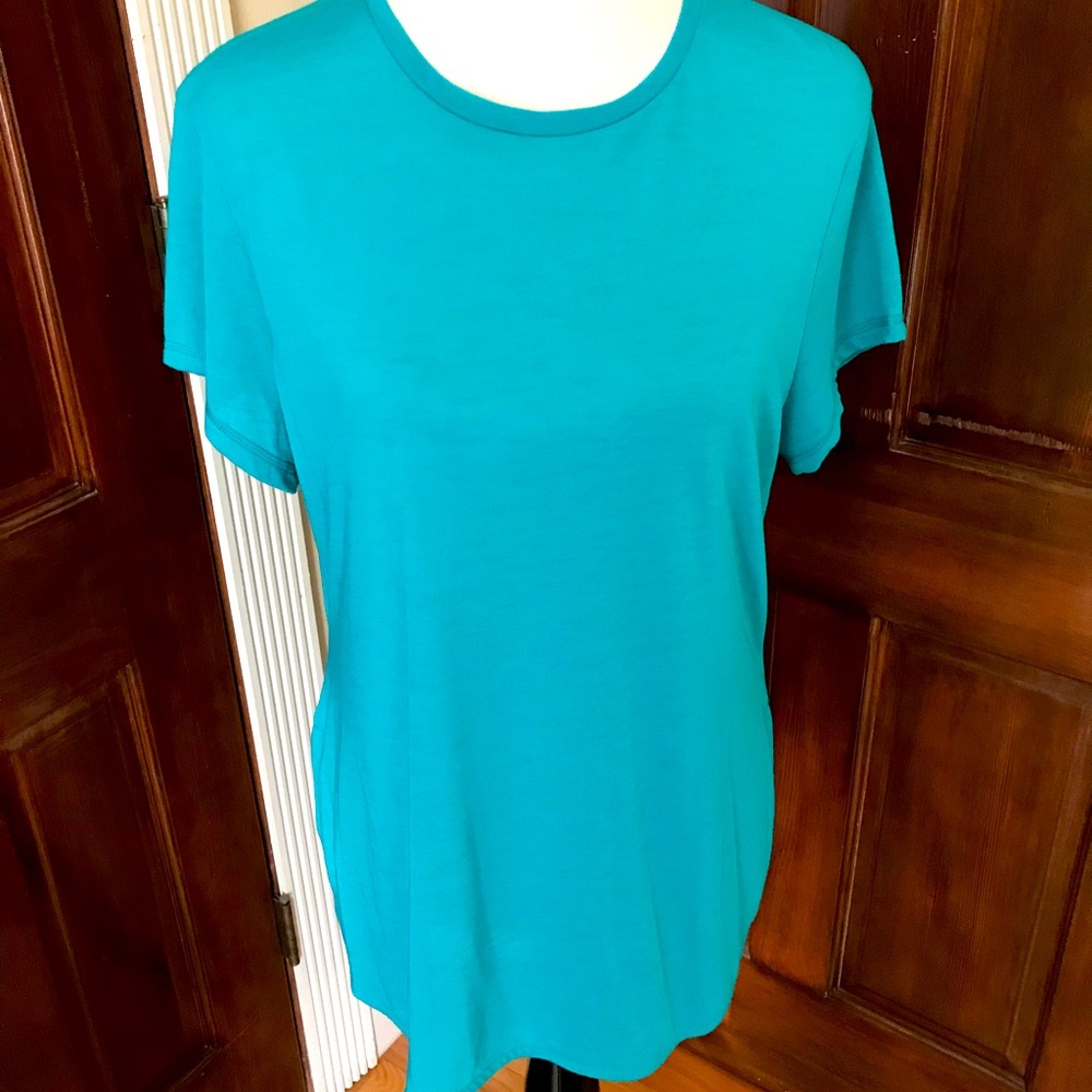 ✨✨Athletic Apparel Top!✨✨
